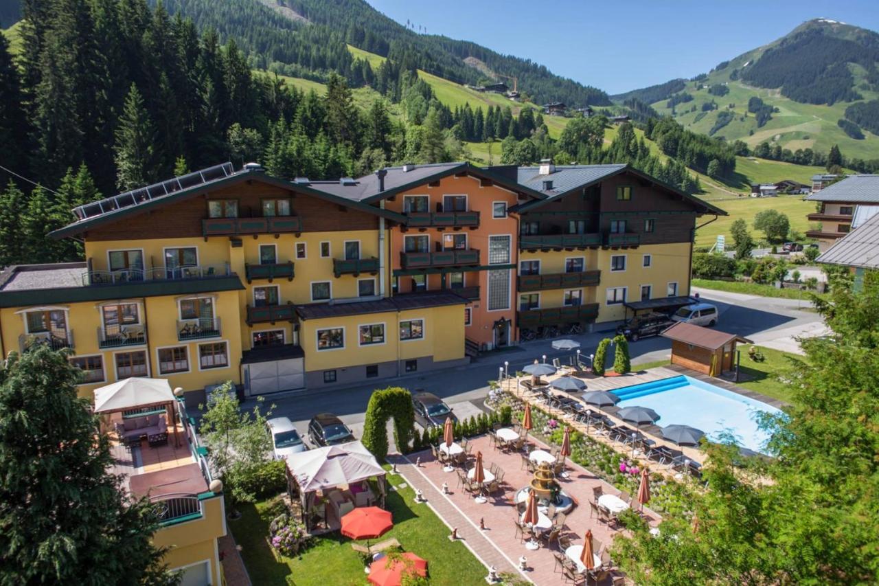 Hotel Austria Saalbach-Hinterglemm Exteriör bild